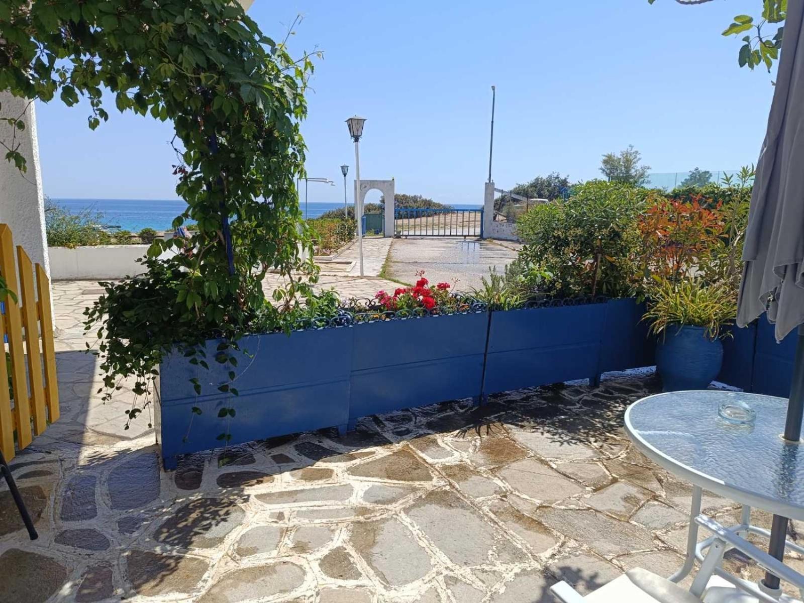 Right Across The Sea Villa Nea Kallikrateia Exterior photo
