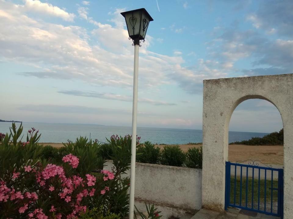 Right Across The Sea Villa Nea Kallikrateia Exterior photo