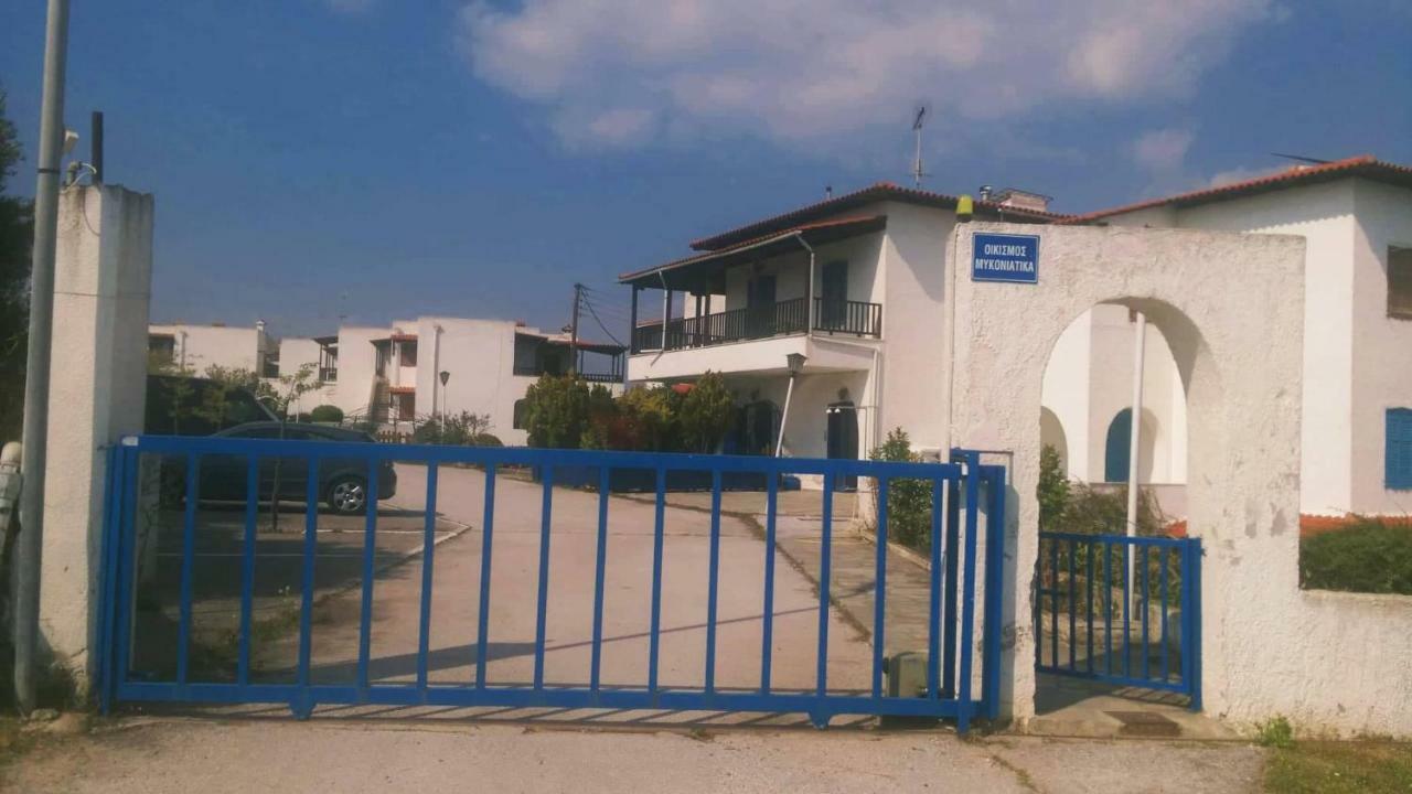 Right Across The Sea Villa Nea Kallikrateia Exterior photo
